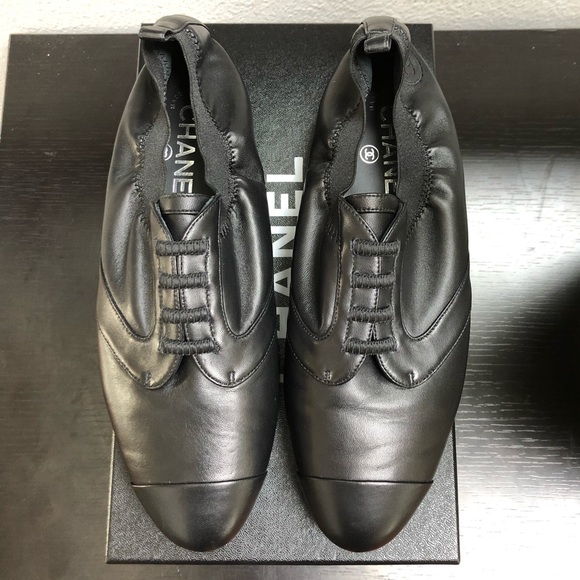 CHANEL Black Leather Flats - Picture 1 of 8